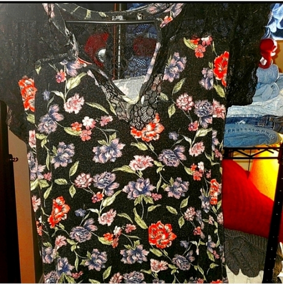 BKE Tops - 💋5/20 Bke boutique floral blouse size medium